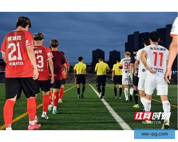 欧联杯激情对决点燃绿茵梦想与荣耀交织的巅峰足球盛宴之夜全球瞩目 欧联杯激情对决点燃绿茵梦想与荣耀交织的巅峰足球盛宴之夜全球瞩目