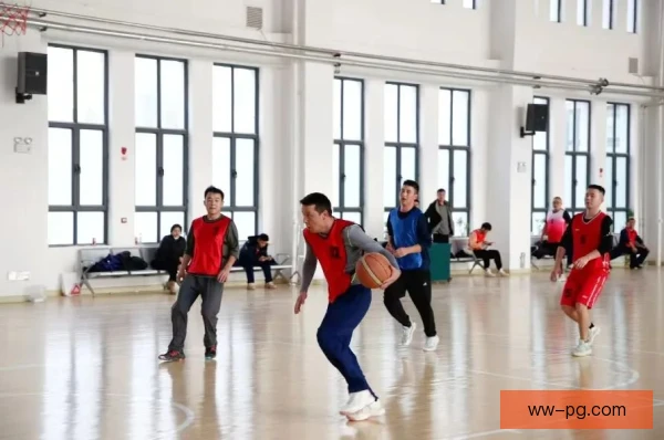 中场组合争冠心理建设，抗压协作铸就冠军心态